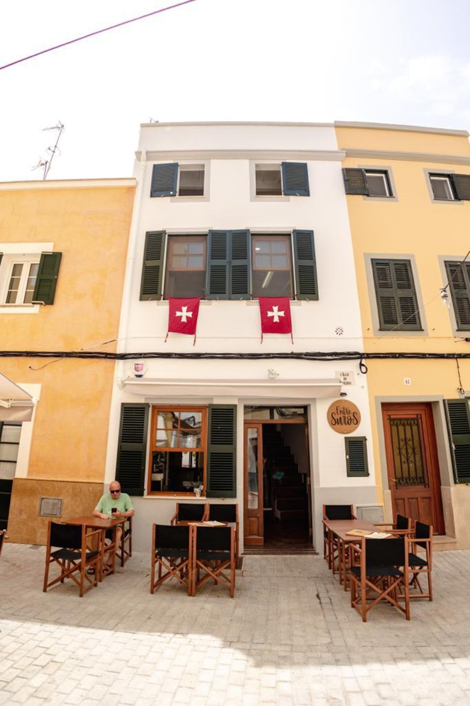 Fachada de Entre Suros en el casco hist&oacute;rico de Ciutadella