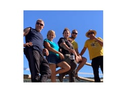 Vins Desantesos - Ari, Abel, Marc, Montse and Josep logo