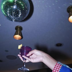 Lily’s Bar 844638