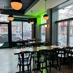 Decades Pizza 1377724