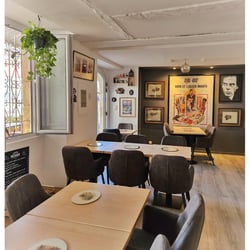 Restaurant Trois Cent Quatre 1396263