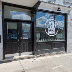 Little Sister Wine Shop 906861