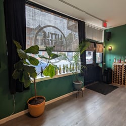 Little Sister Wine Shop 906862