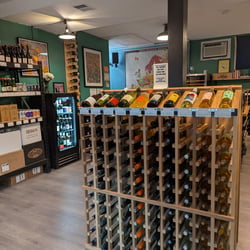 Little Sister Wine Shop 906866