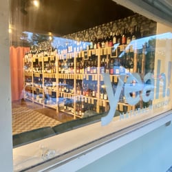 Yeah Wine Shop 810707