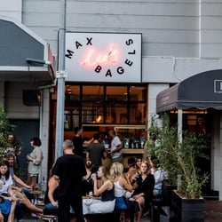 Leo’s Wine Bar 524758