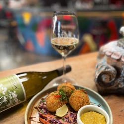 Matisse Wine Shop & Bar 728338