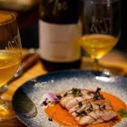 MuST Natural Wine Bar 275708