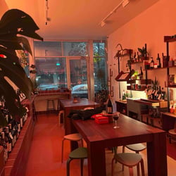 Club Paris Bottle Shop & Wine Bar 788127