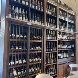 Symposium wine bar 618983