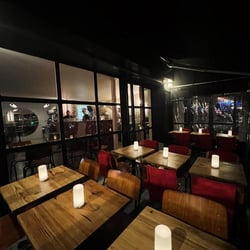 AVE Pizza Bar 758402