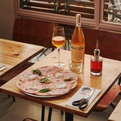 AVE Pizza Bar 758404