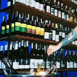 Kontakt wino & bistro 519305