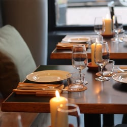 Dona Restaurant 704753