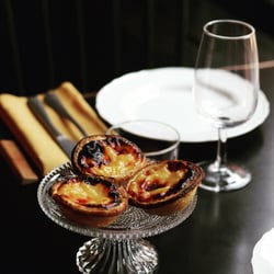 Dona Restaurant 704754
