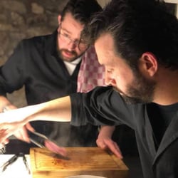 Les Coudes sur la Table 62701