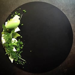 Restaurant A.T 3905