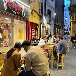 Tapullo Street Genova 676297