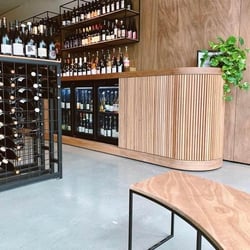Luna Wine Store 245572