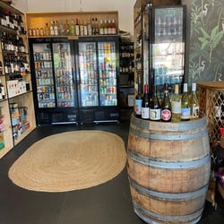 Upstairs wines 744078