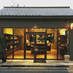 ワイン店 un deux trois 75630