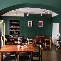 Momentine Wine Bar 975669