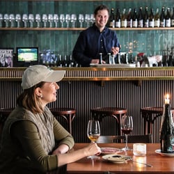 Momentine Wine Bar 975670