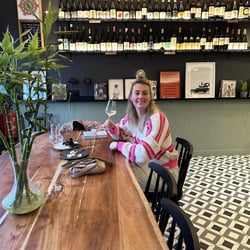 Bago Wine Bar 850337