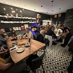 Bago Wine Bar 850338