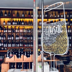 Loustic Cave & Buvette 906337