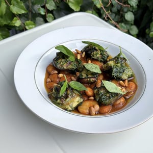 Beans In Roasted Tomato Sauce With Courgette, Aubergine, Smoked Paprika, Pine Nuts And Pistou - Winnowiercy Natural Wine Bistronomie - 1397769