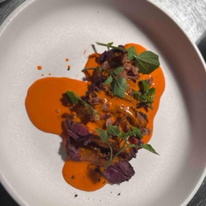 Black Angus, Cebolla Y Reducción De Pimiento Rojo Con Grada Madurada. - ATIPICAL - 1363704
