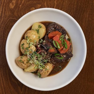Boeuf Bourguignon Con Patatas Ratte - Casa Botella - 1404569