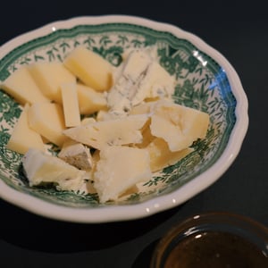 Cheese Platter With Truffle Honey - Kunst wine bar - 812476