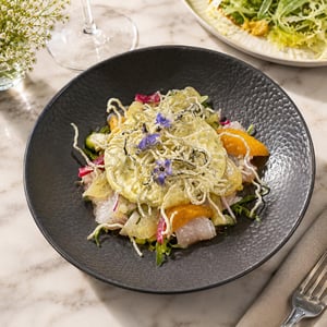 Crudo De Bar, Pickles De Nèfle, Tartare De Rhubarbe/Concombre, Émulsion Basilic/Orange - L’EPICIER MODERNE - 1351645