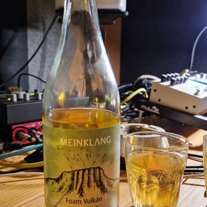 Foam Vulkán - Meinklang - Weingut Michlits - Angela & Werner Michlits 