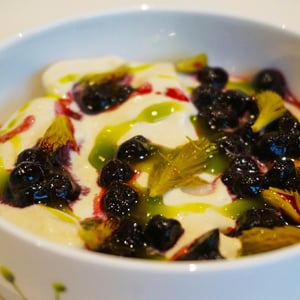 Gelato Allo Schüttelbrot Con Mirtillo Nero, Spinada E Timo - Ristorante Orso Grigio - 872106