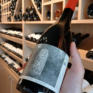 Menhir 2023 - Domaine Berry - Althoff & Le Quai à Raisins - imogen-berry-robin-althoff