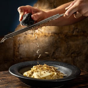 Pappardelle A La Crema De Grana Padano Y Trufa Negra - Rayuela bodega de vino - 1394543