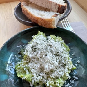 Pea Mash With Sheep's Cheese & Sourdough Bread (Our Vegetarian March Special) - wir2liebenwein - 1359212