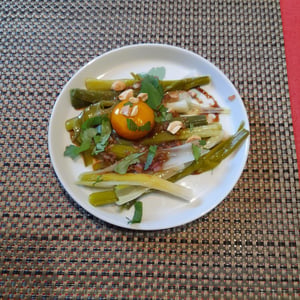 Poireaux Vinaigrette À L'Asiatique, Jaune D'Oeuf Mariné Au Soja - Cafe Du Port - 855276