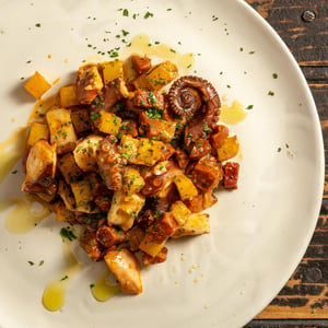 Pulpo A La Gallega - Rayuela bodega de vino - 1394537