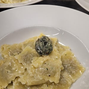 Ravioli Di "Nonna Cesara" Al Burro E Salvia - Antica Osteria il Forno - 1404163