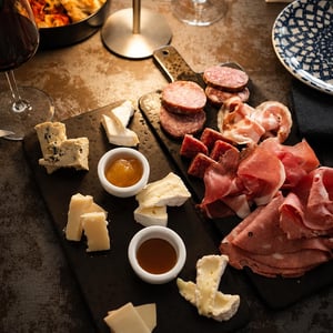 Selezione Salumi E Formaggi - Retro bottiglieria alimentare - 1379902
