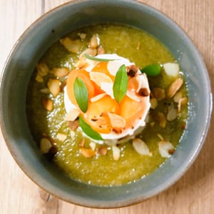 Faisselle De Montagne, Coulis De Melon Au Basilic Thaï Et Billes De Melon Local - La Cuisine Des Halles - 1393899