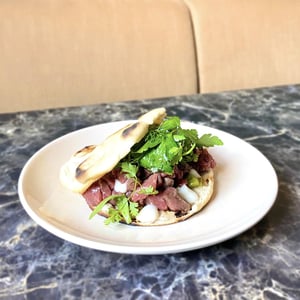 Tartare De Boeuf, Sauce Yuzu-Pan, Kiwi, Amande Et Pain Pita - Grive - 864090