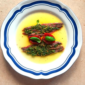 Acciughe Del Mar Di Sardegna Con Bagna Verde E Pomodorini Confit - Solovino Enoteca Naturale - 671332