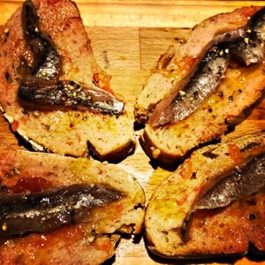 Anchois De Mediterranée Sur Du Pain Tomate - Vigne Vierge - 649827