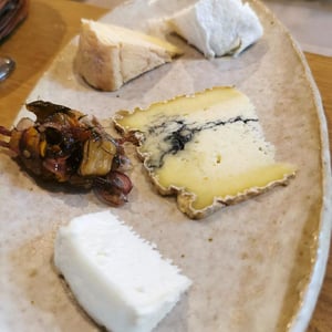 Assiette De Fromages Locaux - Ooli Restaurant - 660676