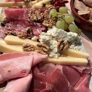 Board With Artizanal Cheese And Charcuterie. - MOSTO - 550124